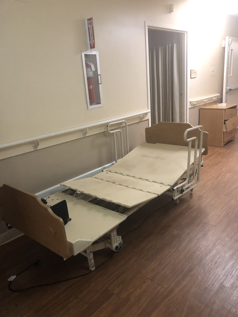 DEERFIELD BEACH HEALTH AND REHABILITATION CENTER nursing home in POMPANO BEACH, FL - Photo 5 of 9