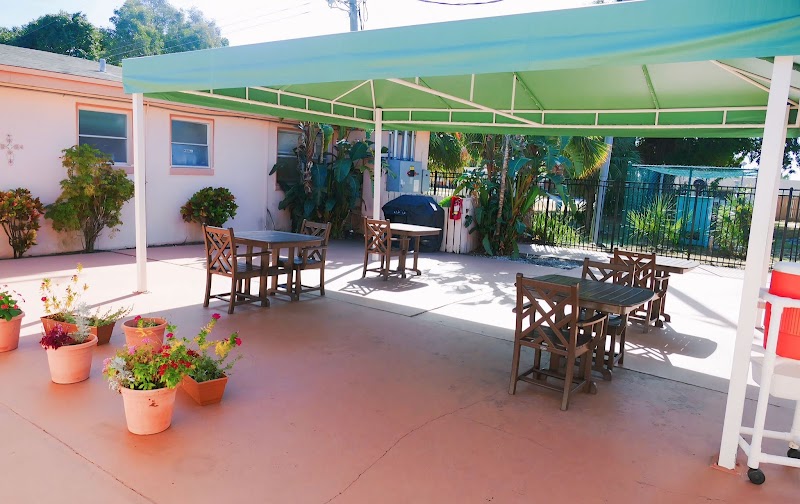 NORTH LAKE CARE CENTER AND REHAB nursing home in LAKE PARK, FL - Photo 4 of 5