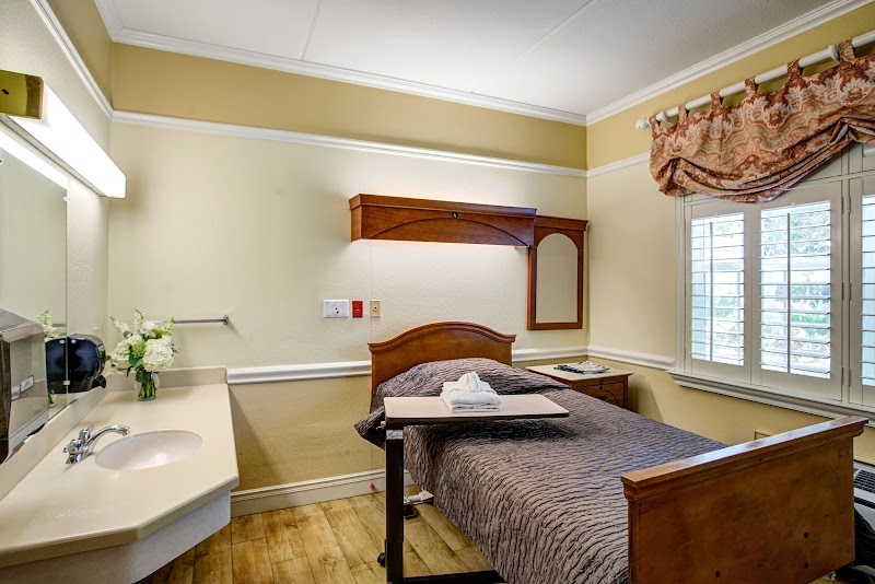 SABAL PALMS HEALTH & REHABILITATION nursing home in LARGO, FL - Photo 5 of 5