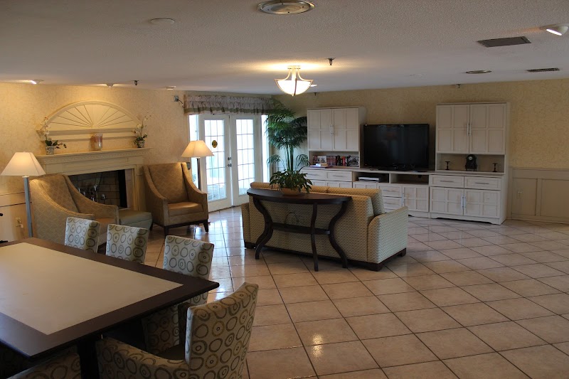 ALHAMBRA HEALTHCARE & REHABILITATION CENTER nursing home in SAINT PETERSBURG, FL - Photo 4 of 5