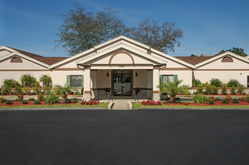LIFE CARE CENTER OF HILLIARD nursing home in HILLIARD, FL - Photo 3 of 10