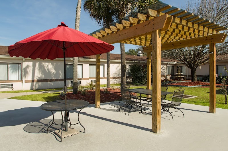 LIFE CARE CENTER OF HILLIARD nursing home in HILLIARD, FL - Photo 4 of 10