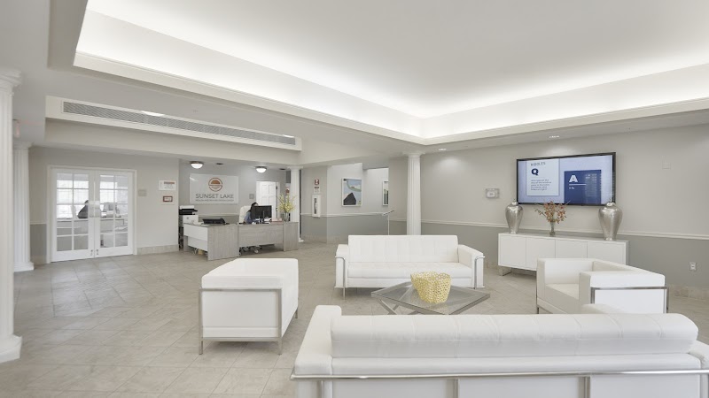 SUNSET LAKE HEALTHCARE AND REHABILITATION CENTER nursing home in VENICE, FL - Photo 2 of 5