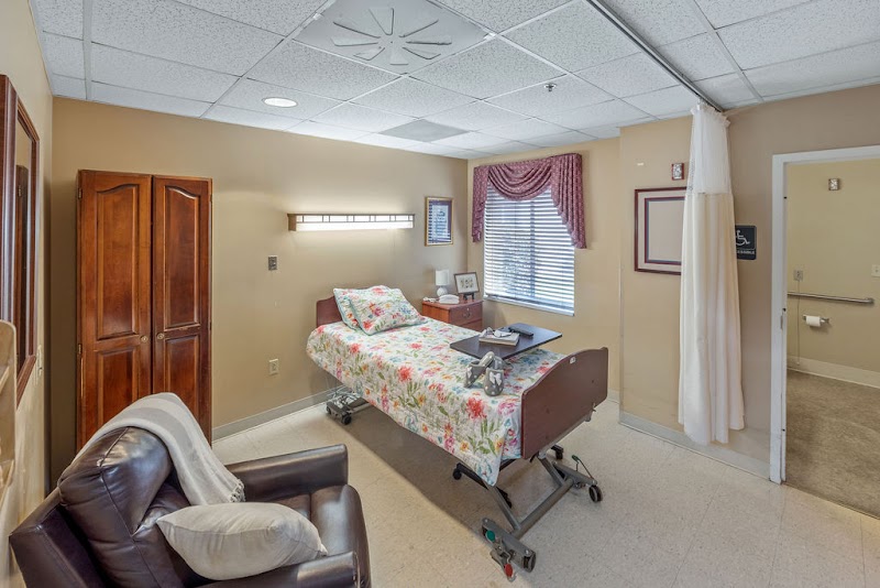 MANOR AT BLUE WATER BAY, THE nursing home in NICEVILLE, FL - Photo 5 of 10