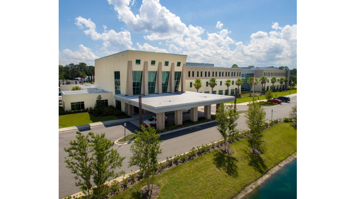 UNIVERSITY CROSSING nursing home in JACKSONVILLE, FL - Photo 2 of 8