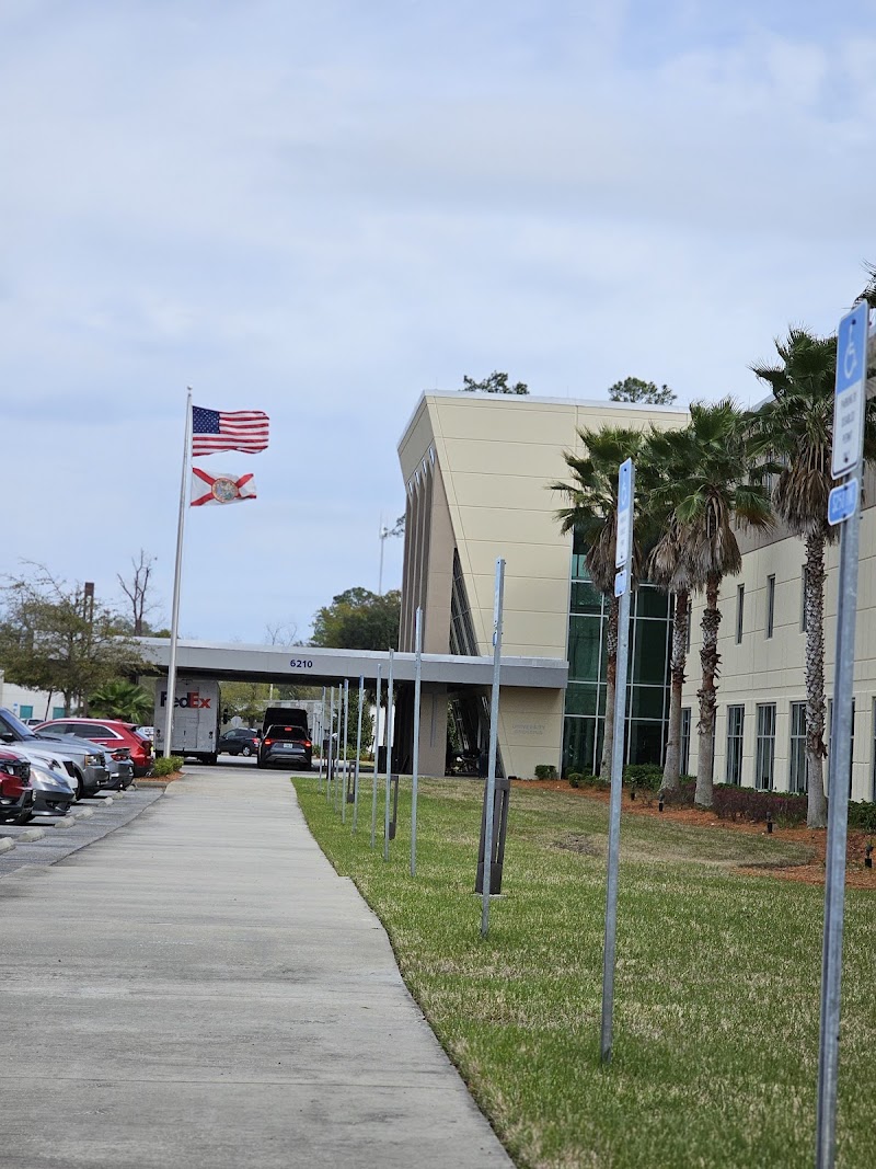 UNIVERSITY CROSSING nursing home in JACKSONVILLE, FL - Photo 3 of 8