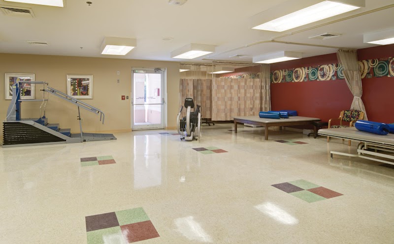 CRESCENT HEALTH AND REHABILITATION CENTER nursing home in SARASOTA, FL - Photo 4 of 5