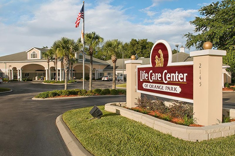 LIFE CARE CENTER OF ORANGE PARK nursing home in ORANGE PARK, FL - Photo 3 of 10