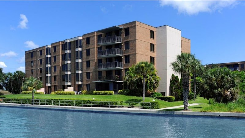 KR AT COLLEGE HARBOR nursing home in SAINT PETERSBURG, FL - Photo 3 of 10