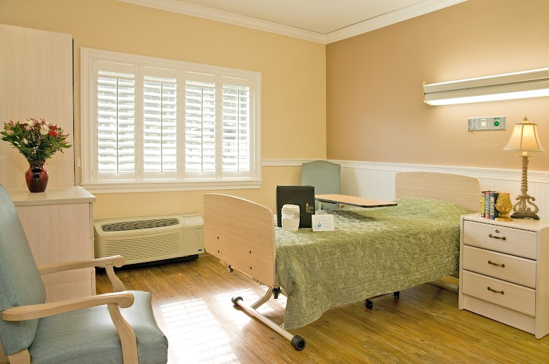 LIFE CARE CENTER AT WELLS CROSSING nursing home in ORANGE PARK, FL - Photo 3 of 10