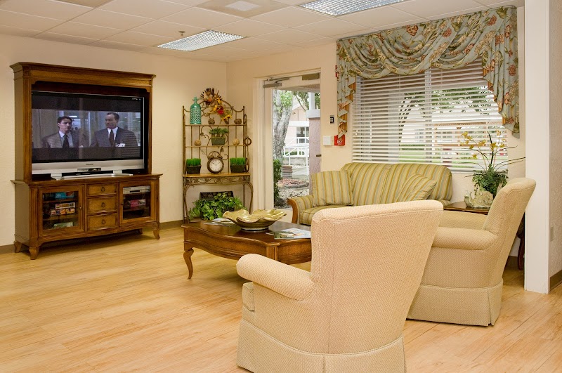 LIFE CARE CENTER AT WELLS CROSSING nursing home in ORANGE PARK, FL - Photo 5 of 10