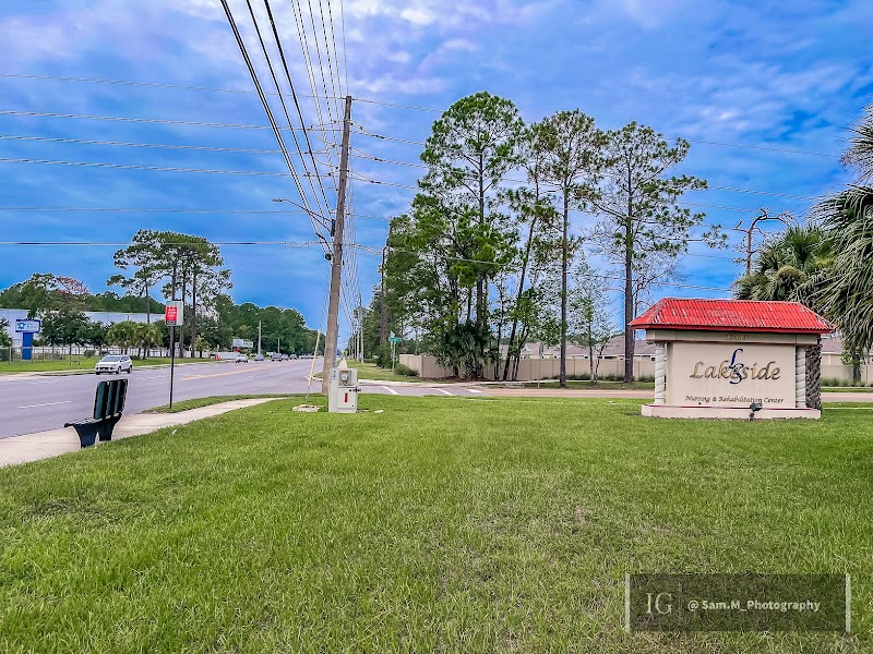 LAKESIDE CENTER FOR REHABILITATION AND HEALING nursing home in JACKSONVILLE, FL - Photo 3 of 10