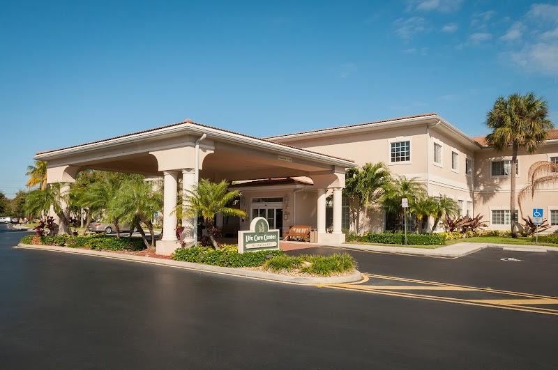 LIFE CARE CENTER AT INVERRARY nursing home in LAUDERHILL, FL - Photo 2 of 10