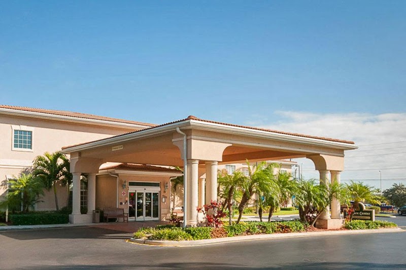 LIFE CARE CENTER AT INVERRARY nursing home in LAUDERHILL, FL - Photo 3 of 10