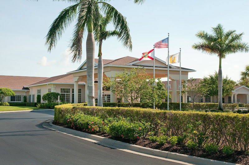 LIFE CARE CENTER OF ESTERO nursing home in ESTERO, FL - Photo 2 of 10