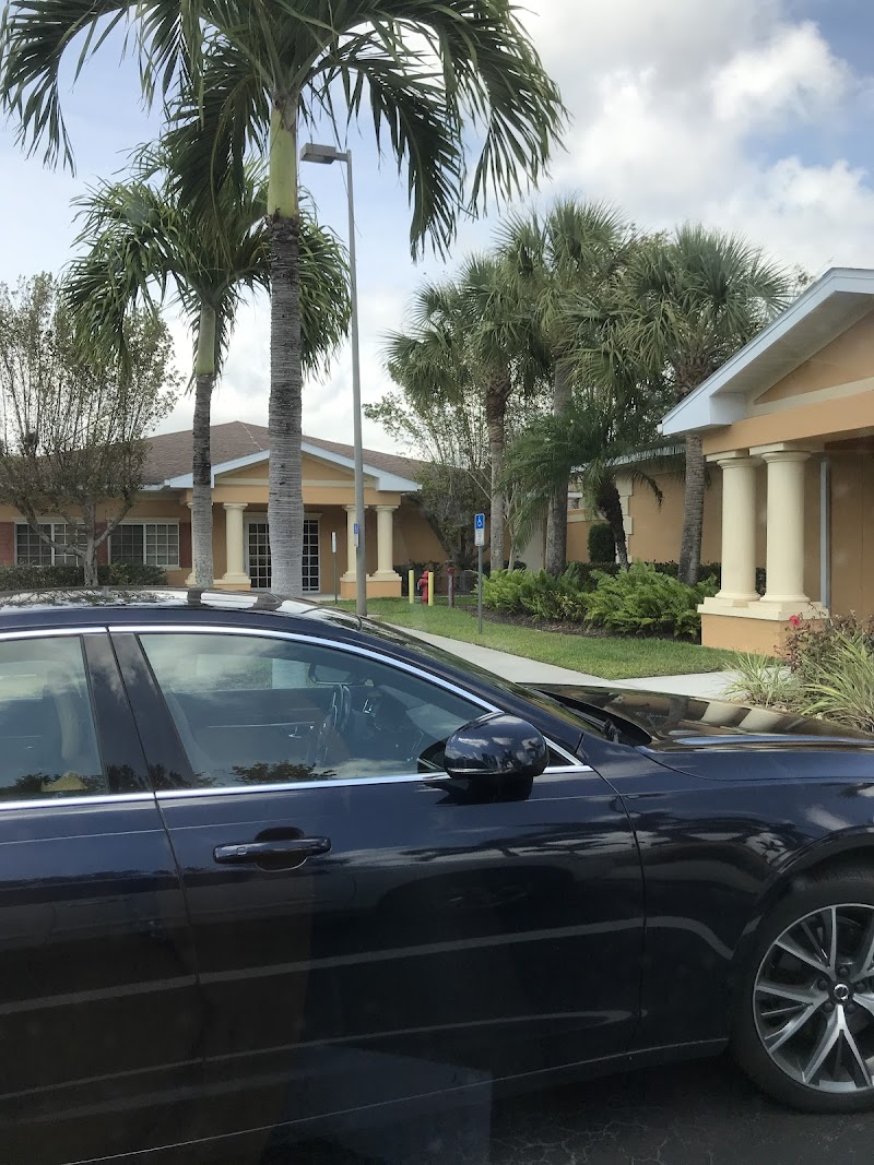 LIFE CARE CENTER OF ESTERO nursing home in ESTERO, FL - Photo 4 of 10