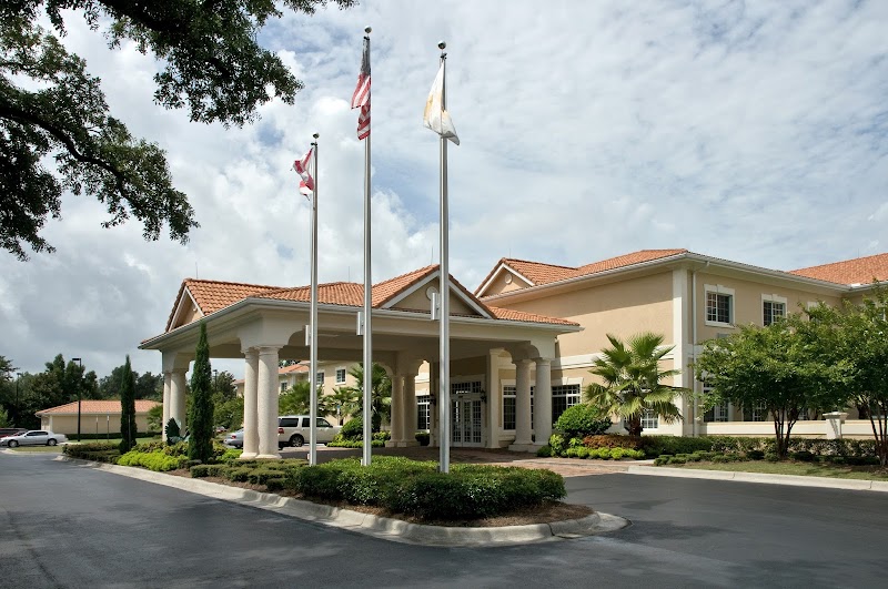 LIFE CARE CENTER OF PENSACOLA nursing home in PENSACOLA, FL - Photo 2 of 10