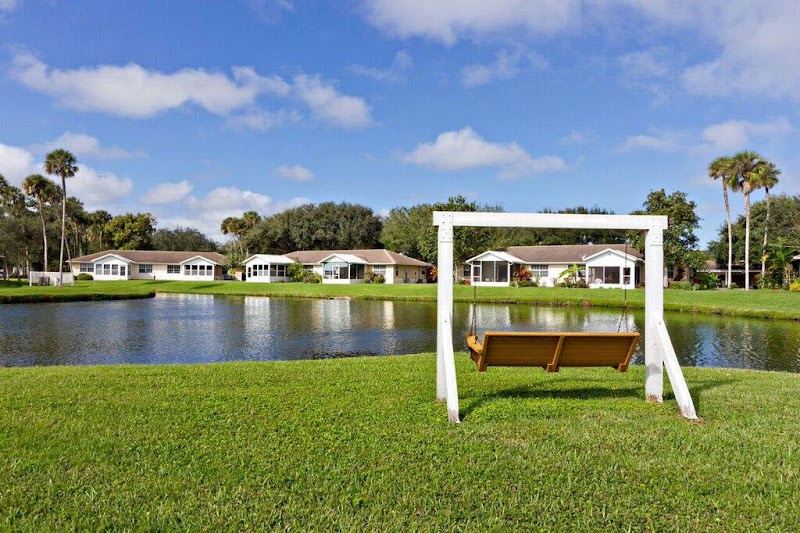 HIDDEN LAKES SENIOR LIVING COMMUNITY nursing home in VERO BEACH, FL - Photo 3 of 10