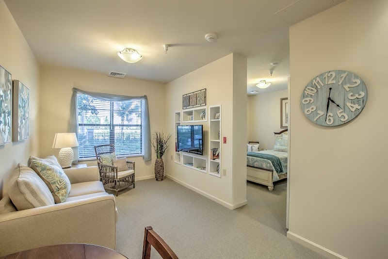 OAKTON PLACE HEALTH AND REHABILITATION AT THE ARLI nursing home in NAPLES, FL - Photo 4 of 5