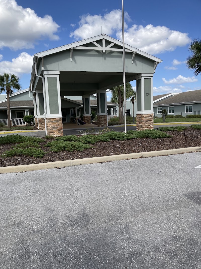 TAMPA LAKES HEALTH AND REHABILITATION CENTER nursing home in LUTZ, FL - Photo 2 of 10