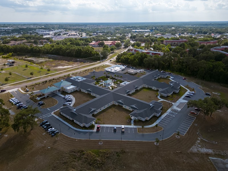 THE CLUB AT LAKE GIBSON nursing home in LAKELAND, FL - Photo 3 of 5