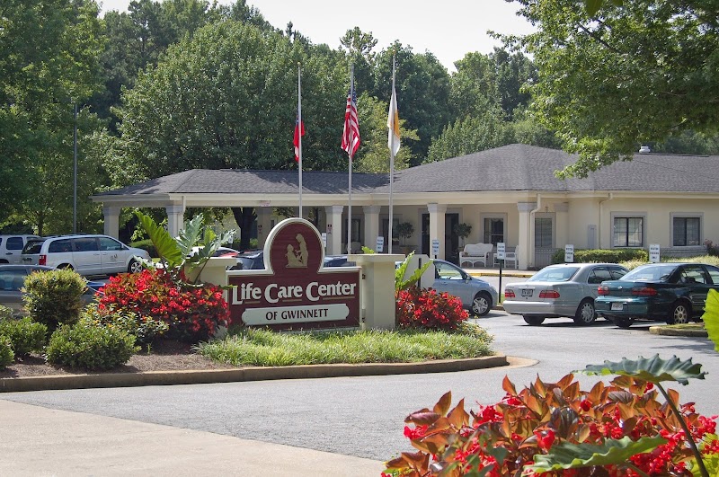 LIFE CARE CENTER OF GWINNETT nursing home in LAWRENCEVILLE, GA - Photo 2 of 10