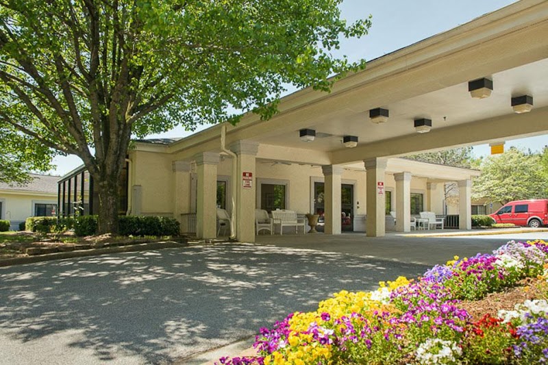 LIFE CARE CENTER OF GWINNETT nursing home in LAWRENCEVILLE, GA - Photo 3 of 10