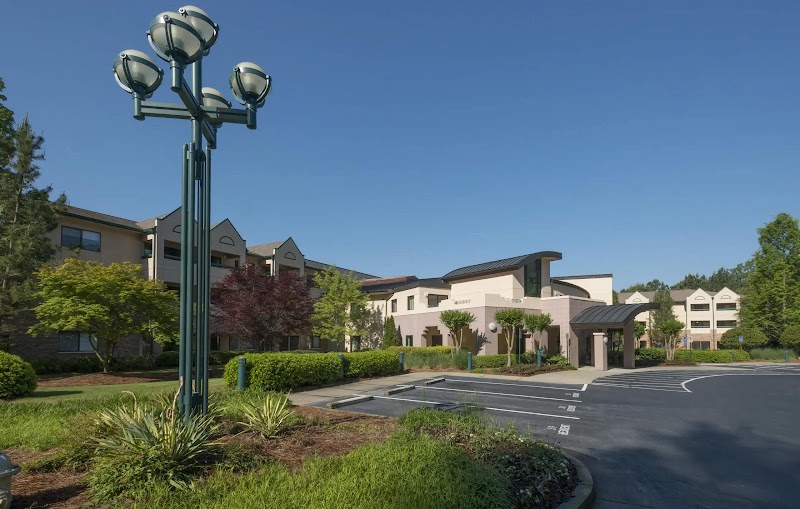 DELMAR GARDENS OF GWINNETT nursing home in LAWRENCEVILLE, GA - Photo 2 of 5