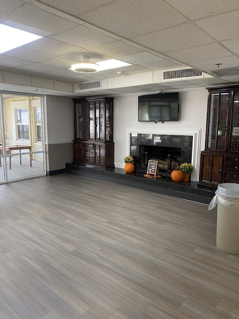 MACON REHABILITATION AND HEALTHCARE nursing home in MACON, GA - Photo 5 of 5