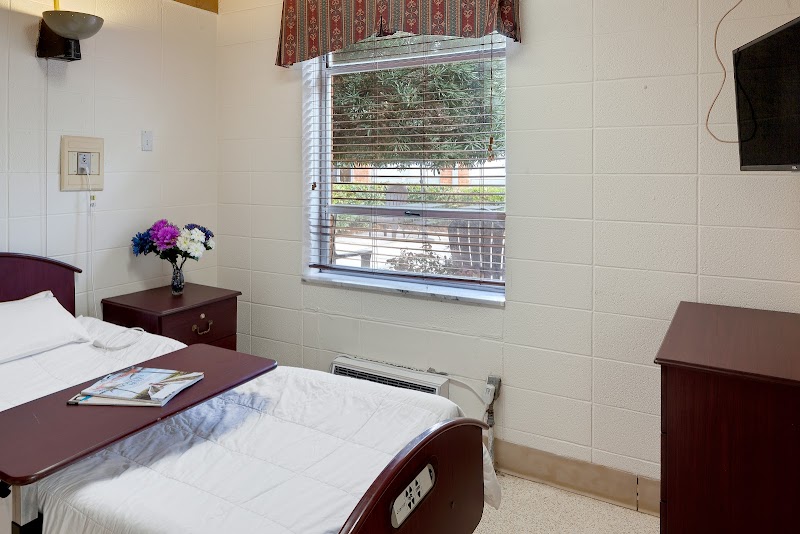 PRUITTHEALTH - CRESTWOOD, LLC nursing home in VALDOSTA, GA - Photo 4 of 10