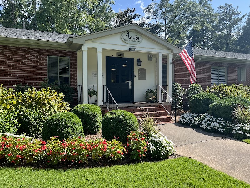 AVALON HEALTH AND REHABILITATION nursing home in NEWNAN, GA - Photo 3 of 10