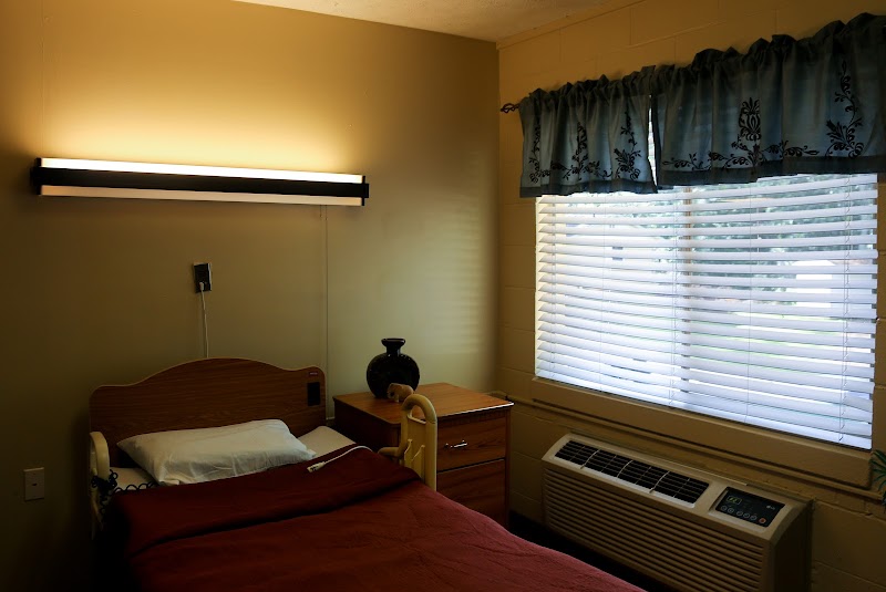 AVALON HEALTH AND REHABILITATION nursing home in NEWNAN, GA - Photo 4 of 10