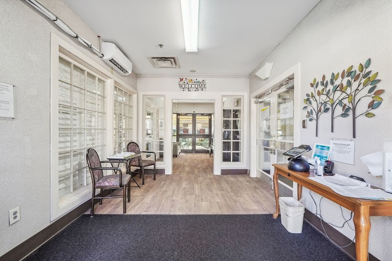 CUMMING OPERATING COMPANY LLC nursing home in CUMMING, GA - Photo 4 of 10