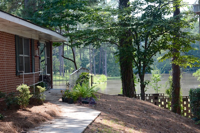 PINEWOOD MANOR NURSING HOME & REHABILITATION CNTR nursing home in HAWKINSVILLE, GA - Photo 3 of 5