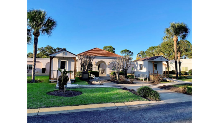 SENIOR CARE CENTER - BRUNSWICK nursing home in BRUNSWICK, GA - Photo 2 of 5