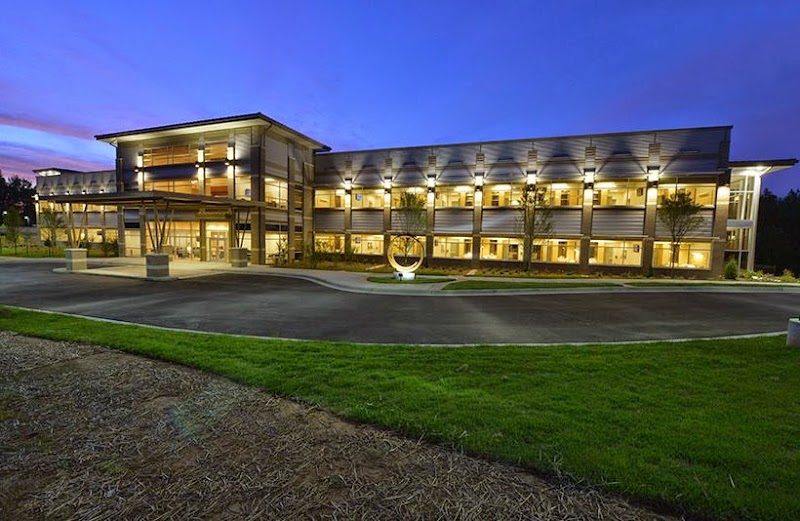 SALUDE - THE ART OF RECOVERY nursing home in SUWANEE, GA - Photo 2 of 9