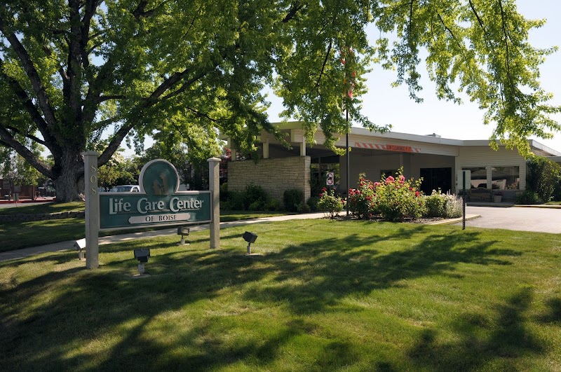 LIFE CARE CENTER OF BOISE nursing home in BOISE, ID - Photo 2 of 10