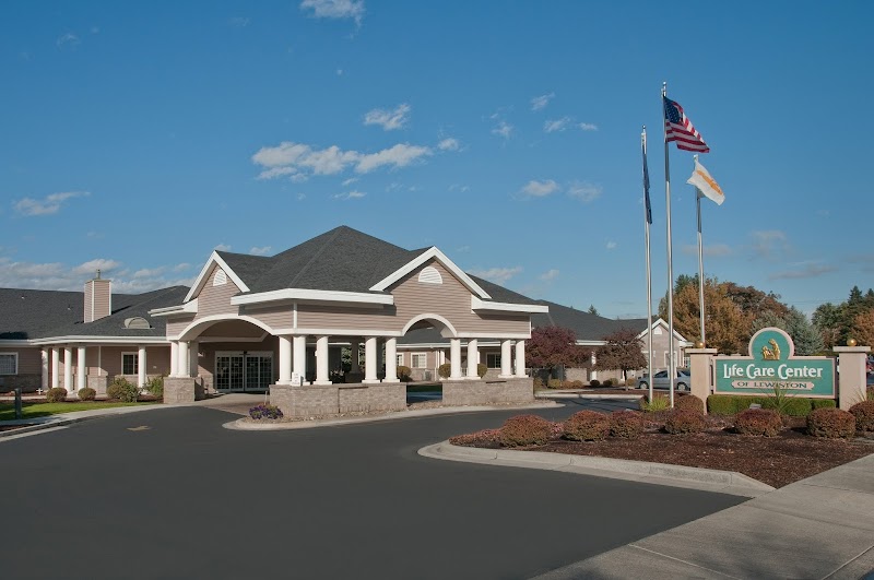 LIFE CARE CENTER OF LEWISTON nursing home in LEWISTON, ID - Photo 2 of 10