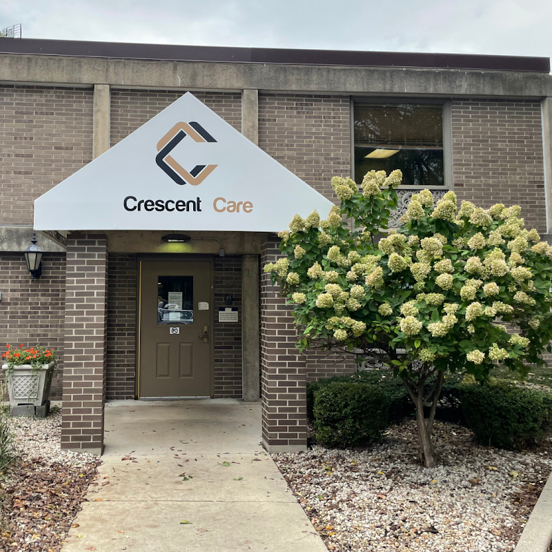 CRESCENT CARE OF ELGIN nursing home in ELGIN, IL - Photo 2 of 5