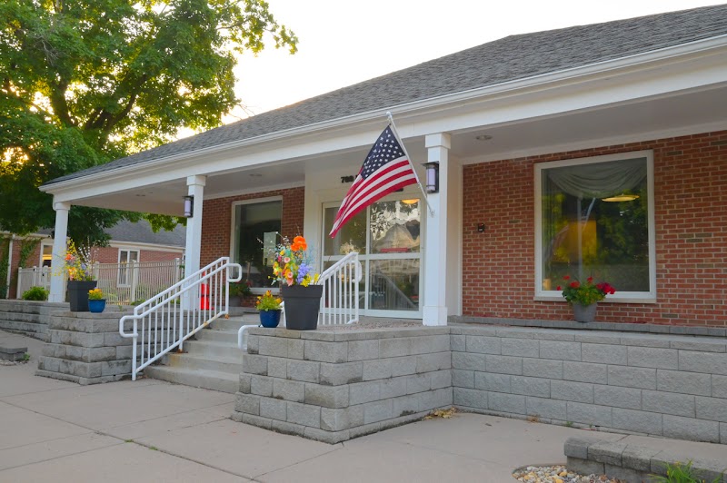 GOLDWATER CARE BLOOMINGTON nursing home in BLOOMINGTON, IL - Photo 3 of 5