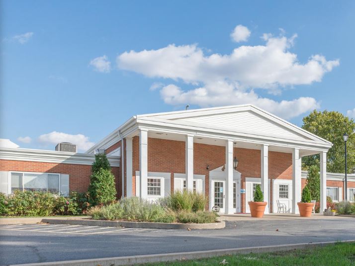 MACOMB POST ACUTE CARE CENTER nursing home in MACOMB, IL - Photo 2 of 5