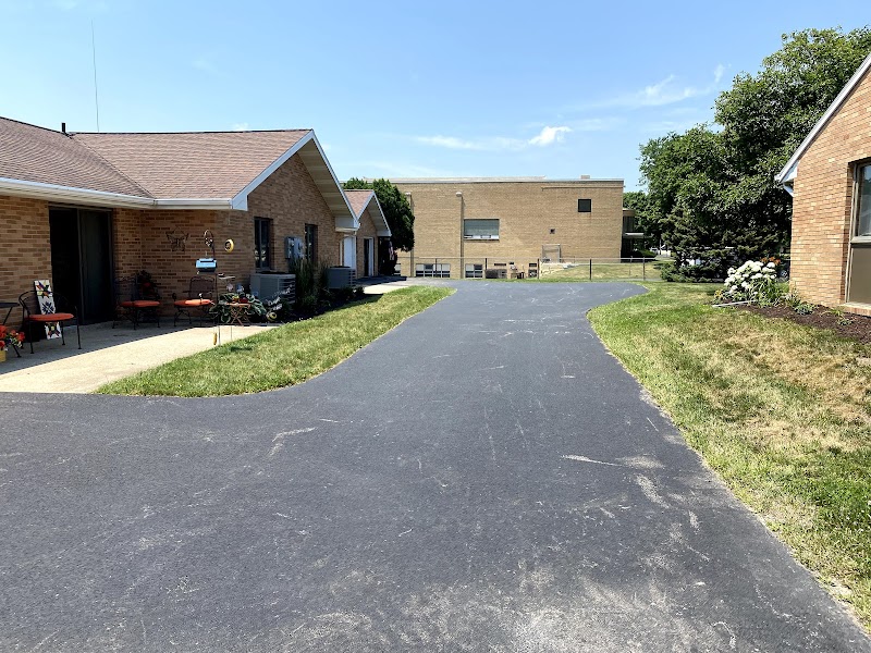 ALLURE OF PINECREST nursing home in MOUNT MORRIS, IL - Photo 2 of 5