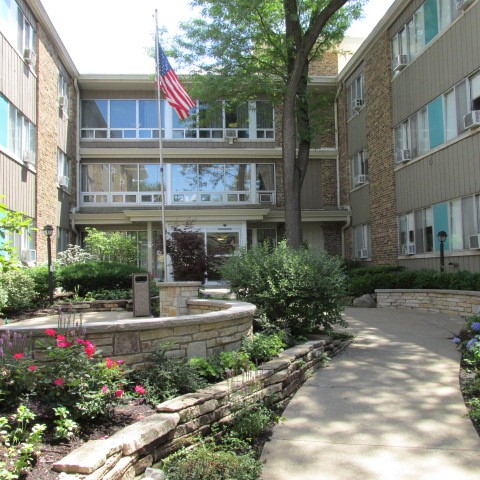 ZAHAV OF BERWYN nursing home in BERWYN, IL - Photo 2 of 5