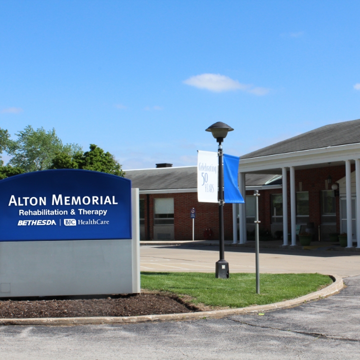 ALTON MEMORIAL REHAB & THERAPY nursing home in ALTON, IL - Photo 2 of 5