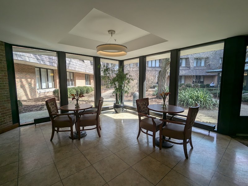 PEARL OF HINSDALE, THE nursing home in HINSDALE, IL - Photo 3 of 5