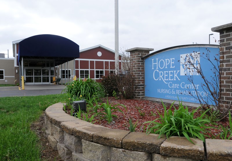 HOPE CREEK NURSING & REHAB nursing home in EAST MOLINE, IL - Photo 4 of 5