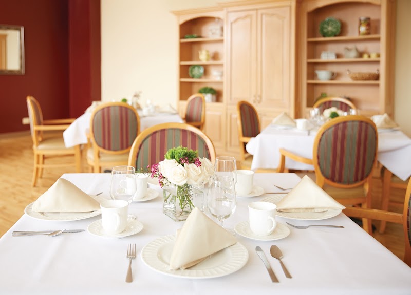 RIVAYA CARE OF DES PLAINES nursing home in DES PLAINES, IL - Photo 4 of 5