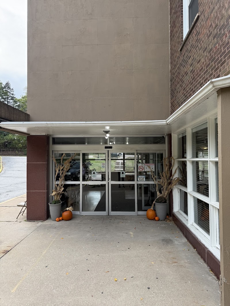 ST ANTHONY'S NSG & REHAB CTR nursing home in ROCK ISLAND, IL - Photo 4 of 5