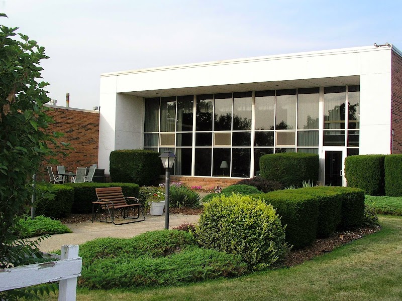 AVENUES AT ROYAL OAK nursing home in KEWANEE, IL - Photo 2 of 5