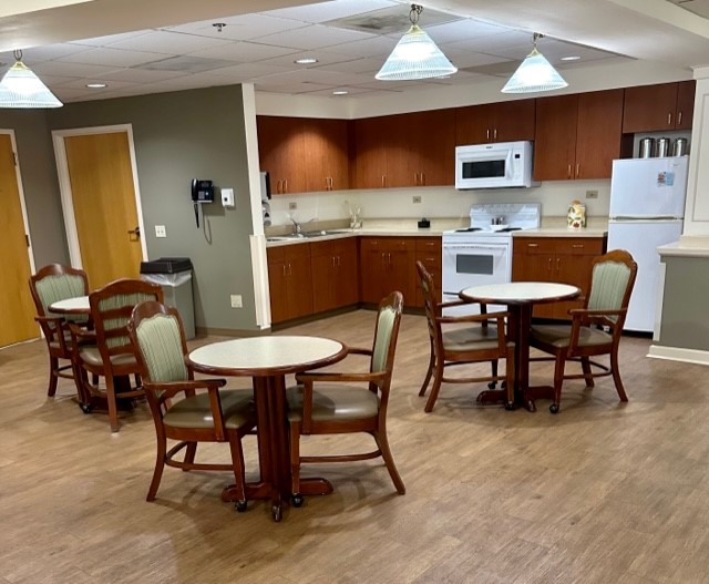 Allure Of Zion nursing home in ZION, IL - Photo 4 of 5